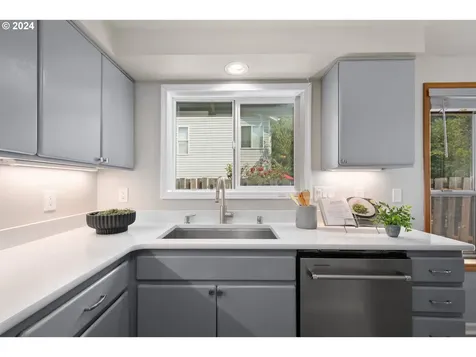 307 Nw 49th Street Vancouver WA 98663