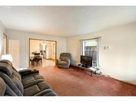 2338 N Russet Street Portland OR 97217