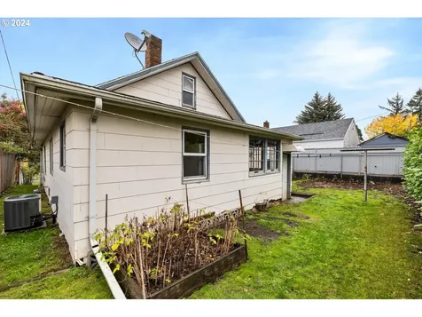 2338 N Russet Street Portland OR 97217