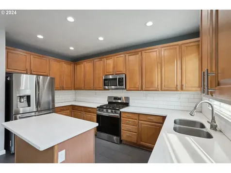 4852 SE Teakwood Street Hillsboro OR 97123