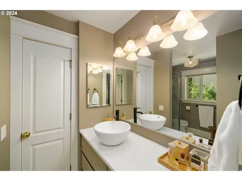 8428 Se 139th Court Portland OR 97236