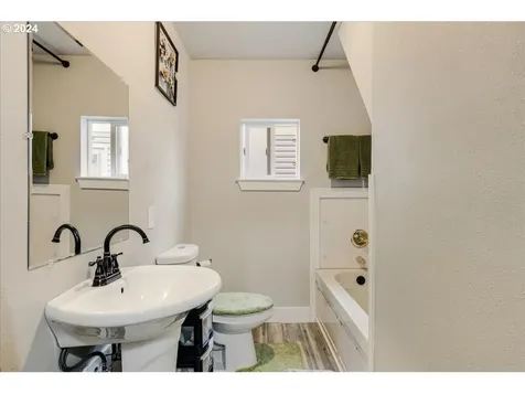 543 Nw Yamhill Street Sheridan OR 97378