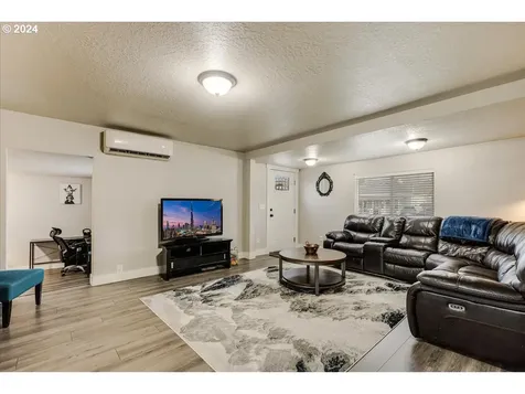 543 Nw Yamhill Street Sheridan OR 97378