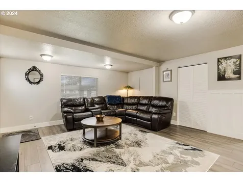 543 Nw Yamhill Street Sheridan OR 97378