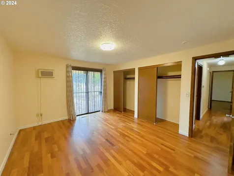 2011 Se 112th Avenue Portland OR 97216