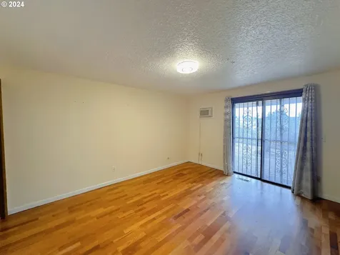 2011 Se 112th Avenue Portland OR 97216