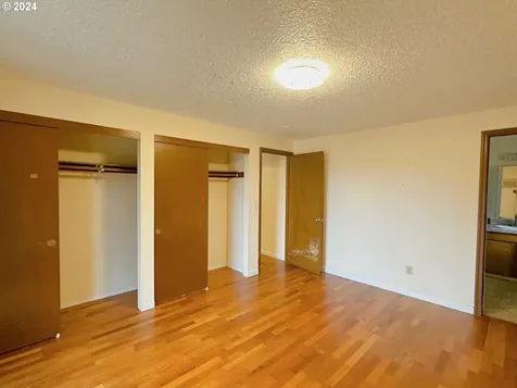 2011 Se 112th Avenue Portland OR 97216
