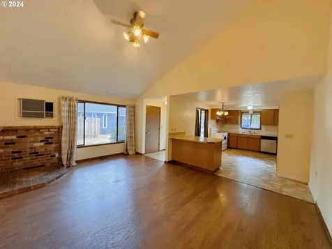 2011 Se 112th Avenue Portland OR 97216