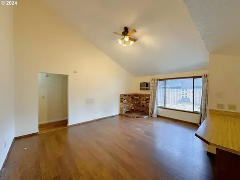 2011 Se 112th Avenue Portland OR 97216
