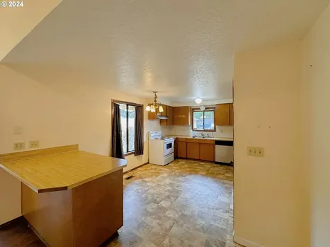 2011 Se 112th Avenue Portland OR 97216