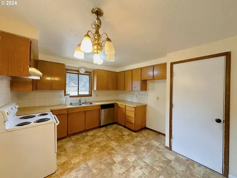 2011 Se 112th Avenue Portland OR 97216