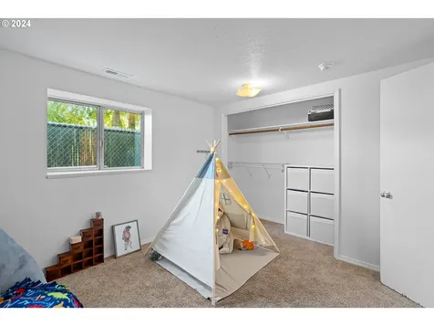 11957 Se Tibbetts Street Portland OR 97266