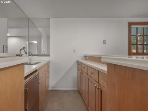 2210 SW Roxbury Avenue Portland OR 97225