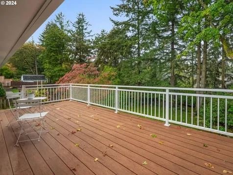 2210 SW Roxbury Avenue Portland OR 97225