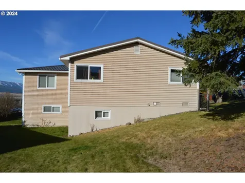 211 Leone Avenue Enterprise OR 97828
