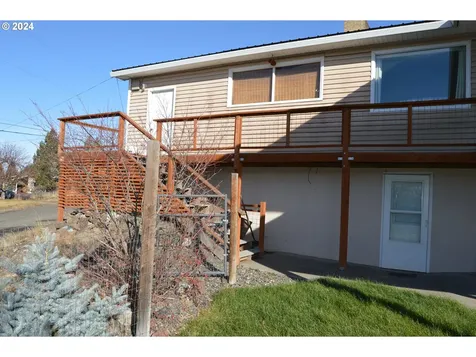 211 Leone Avenue Enterprise OR 97828