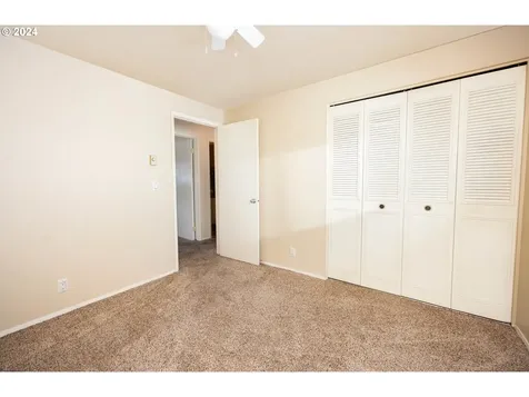 2515 W Irwin Way Eugene OR 97402