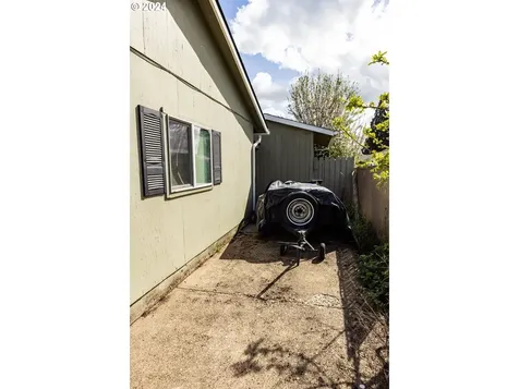 2515 W Irwin Way Eugene OR 97402