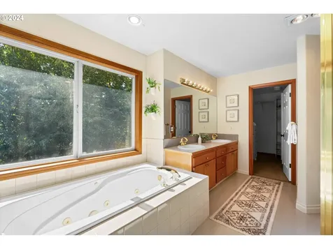 2634 Ne Zander Court Hillsboro OR 97124