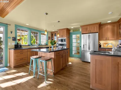 164 Alpine Street Seaside OR 97138