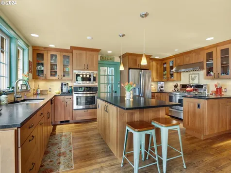 164 Alpine Street Seaside OR 97138