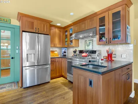 164 Alpine Street Seaside OR 97138