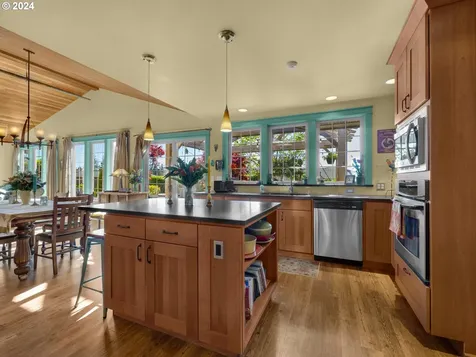 164 Alpine Street Seaside OR 97138