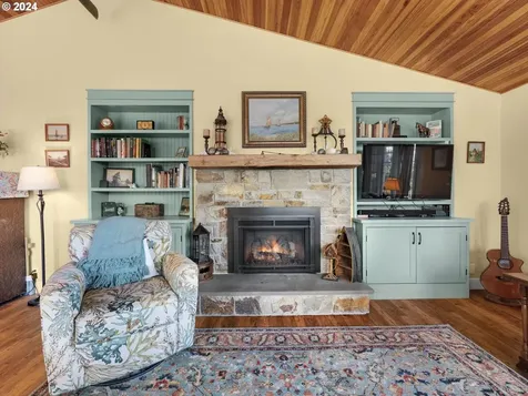 164 Alpine Street Seaside OR 97138