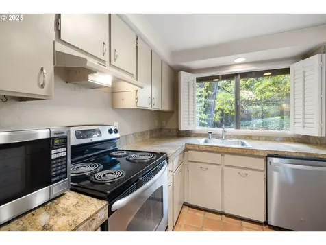 16081 Pearcy Street Lake Oswego OR 97034