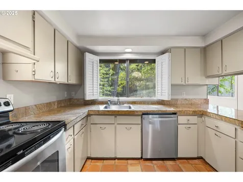 16081 Pearcy Street Lake Oswego OR 97034