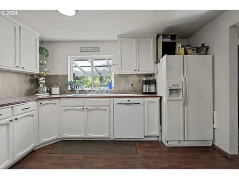 33691 E River Drive Creswell OR 97426