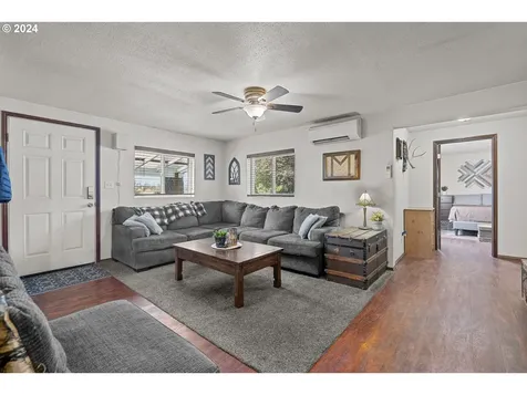 33691 E River Drive Creswell OR 97426