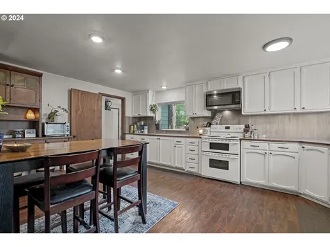 33691 E River Drive Creswell OR 97426