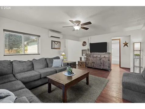 33691 E River Drive Creswell OR 97426