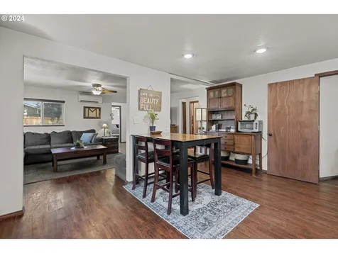 33691 E River Drive Creswell OR 97426