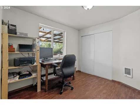 33691 E River Drive Creswell OR 97426
