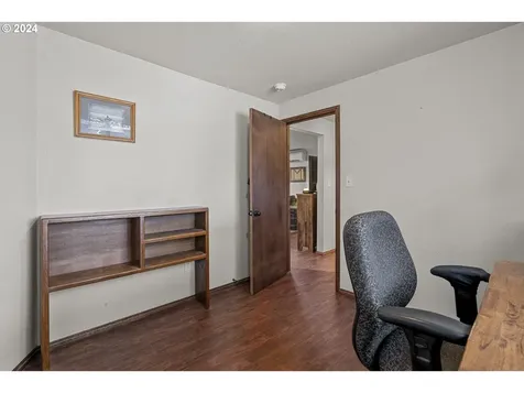 33691 E River Drive Creswell OR 97426