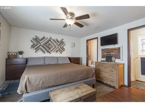 33691 E River Drive Creswell OR 97426