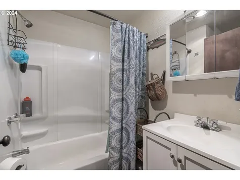 33691 E River Drive Creswell OR 97426