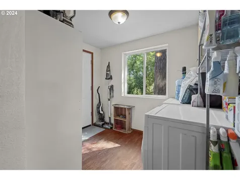 33691 E River Drive Creswell OR 97426