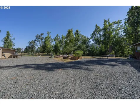 33691 E River Drive Creswell OR 97426