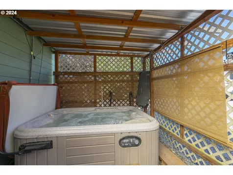 33691 E River Drive Creswell OR 97426