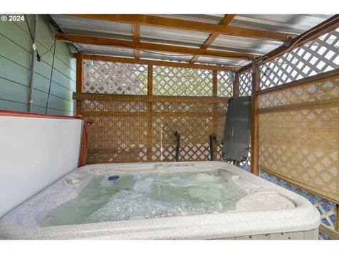 33691 E River Drive Creswell OR 97426