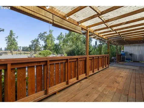 33691 E River Drive Creswell OR 97426