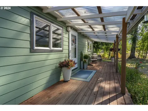 33691 E River Drive Creswell OR 97426