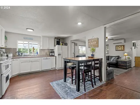 33691 E River Drive Creswell OR 97426