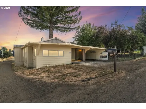 312 Pleasant Avenue Roseburg OR 97470