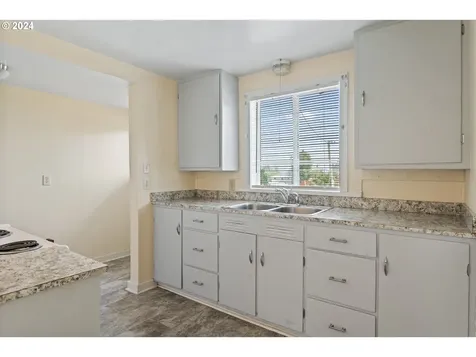 312 Pleasant Avenue Roseburg OR 97470