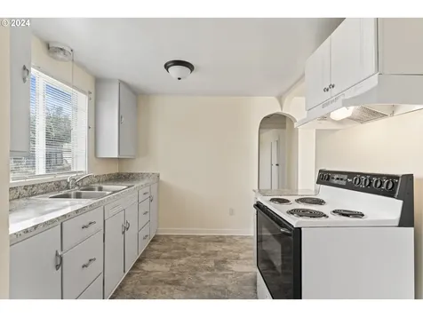 312 Pleasant Avenue Roseburg OR 97470