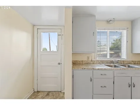 312 Pleasant Avenue Roseburg OR 97470
